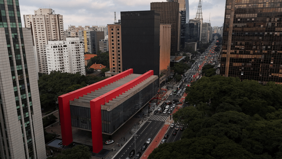 Economia brasileira enfrenta desafios com tarifas de 50% impostas por Trump Vista da Avenida Paulista, em São Paulo 27/03/2025 (Foto: REUTERS/Amanda Perobelli)
