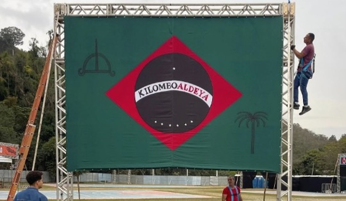 Painel estava montado no Parque de Exposições de Itaipava (Foto: Reprodução da internet)