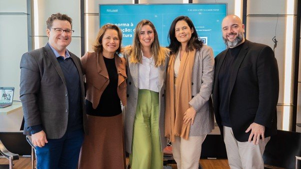 Empresas precisam reconhecer que afastamentos impactam a produtividade no trabalho Os painelistas do evento promovido pelo spa Rituaali (Foto: Rituaali/Divulgação)