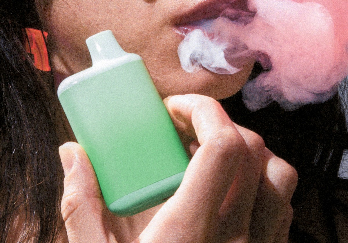 Vape pode ser mais prejudicial à saúde do que se pensava, revela estudo recente Cientistas desvendam os riscos do vape. (Foto: OK McCausland/The New York Times)