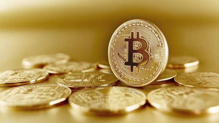 Bitcoin deve continuar em alta e especialistas revelam suas estratégias de investimento Foto: Reprodução