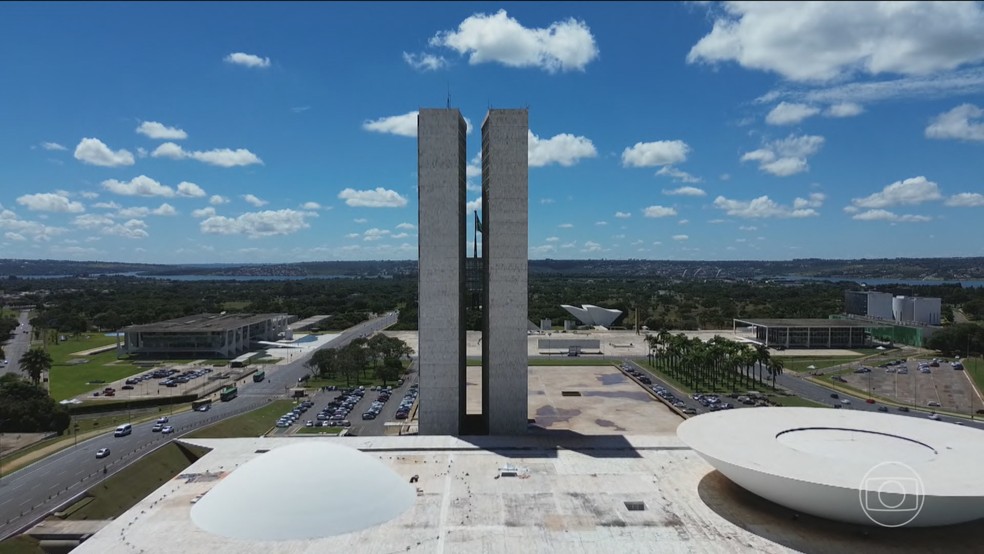 Governo aciona STF para manter decretos do IOF após revogação pelo Congresso Governo avalia reverter, na Justiça, derrubada do decreto presidencial que aumentou o IOF (Foto: Jornal Nacional/ Reprodução)