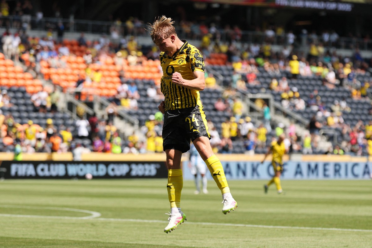 Borussia Dortmund derrota Ulsan e assume a liderança do grupo do Fluminense Daniel Svensson fez o gol da vitória do Borussia Dortmund (Foto: Michael Reaves / GETTY IMAGES NORTH AMERICA / Getty Images via AFP)
