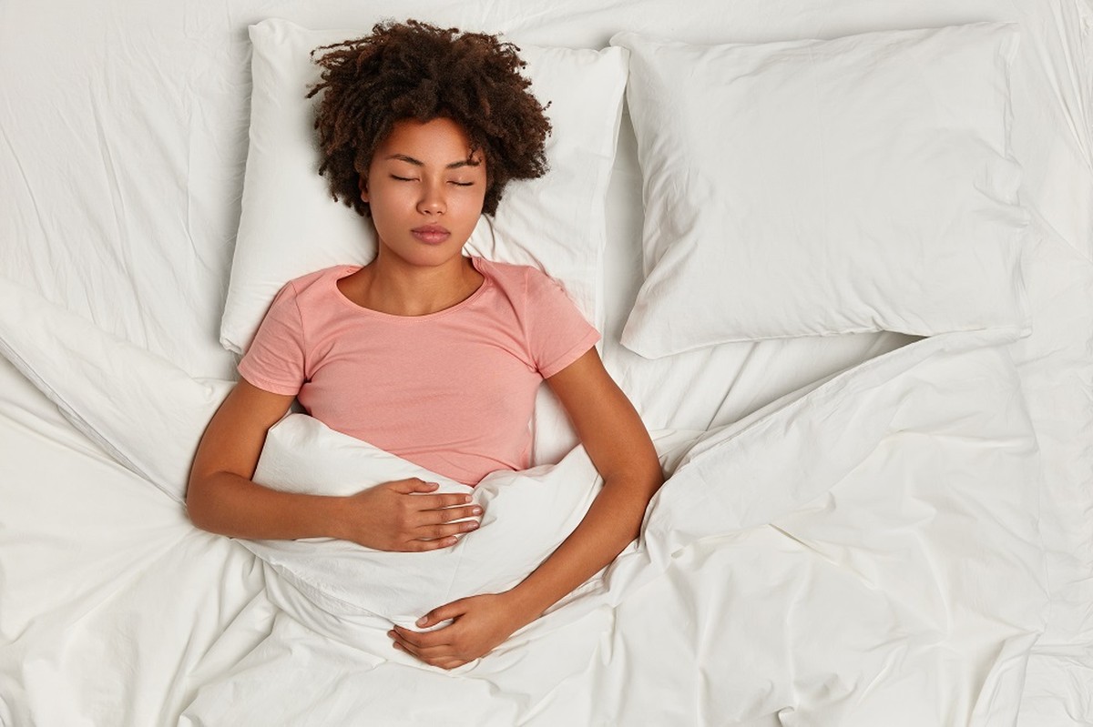 Dormir mal é tão nocivo quanto fumar (Foto: Freepik)