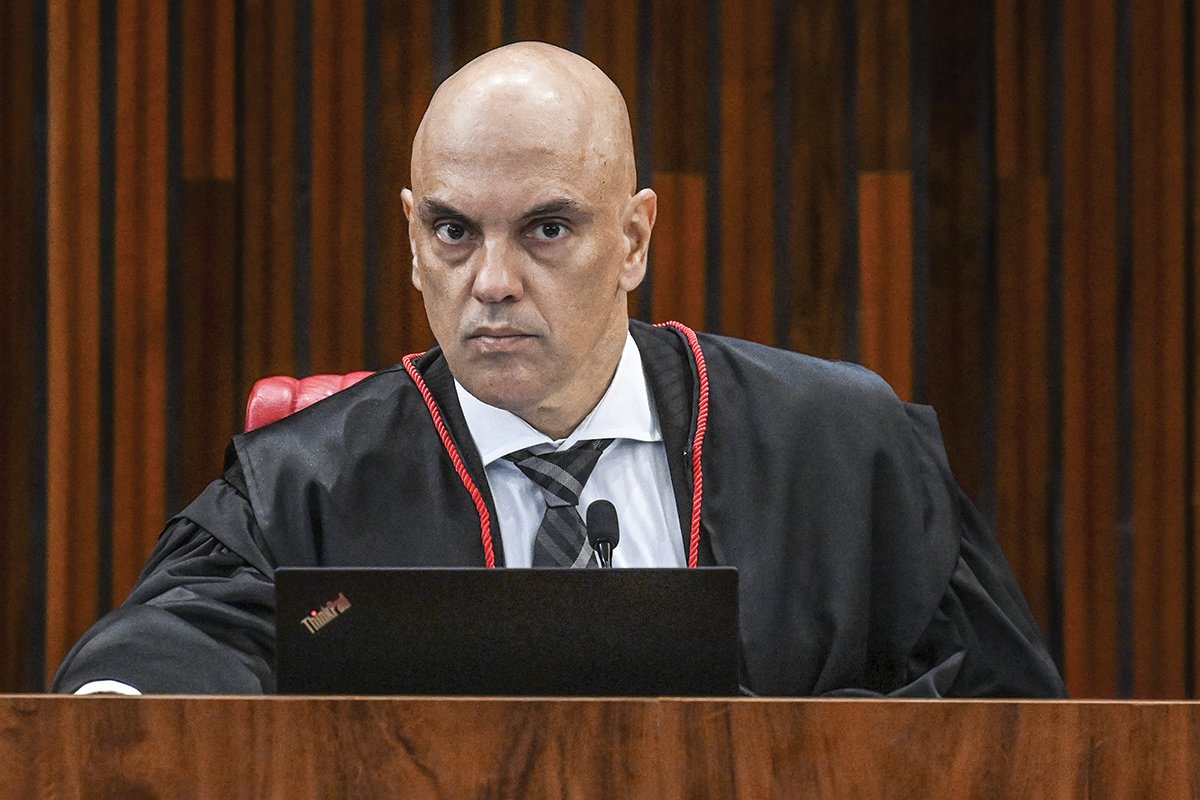 Alexandre de Moraes, ministro do Supremo Tribunal Federal, durante sessão plenária (Foto: Mateus Bonomi/Anadolu Agency/Getty Images)
