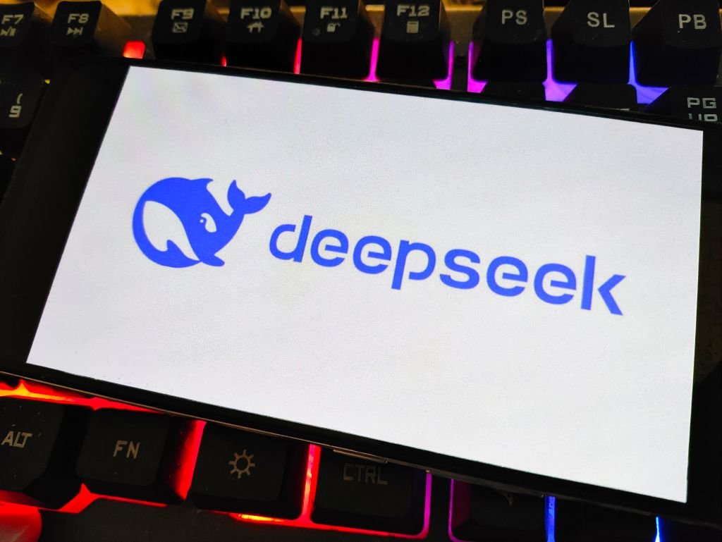 DeepSeek revoluciona o mercado com IA que reflete antes de se comunicar Ilustração DeepSeek, Suqian, Jiangsu, China, 27 de janeiro de 2025. (Foto: CFOTO/Future Publishing via Getty Images)