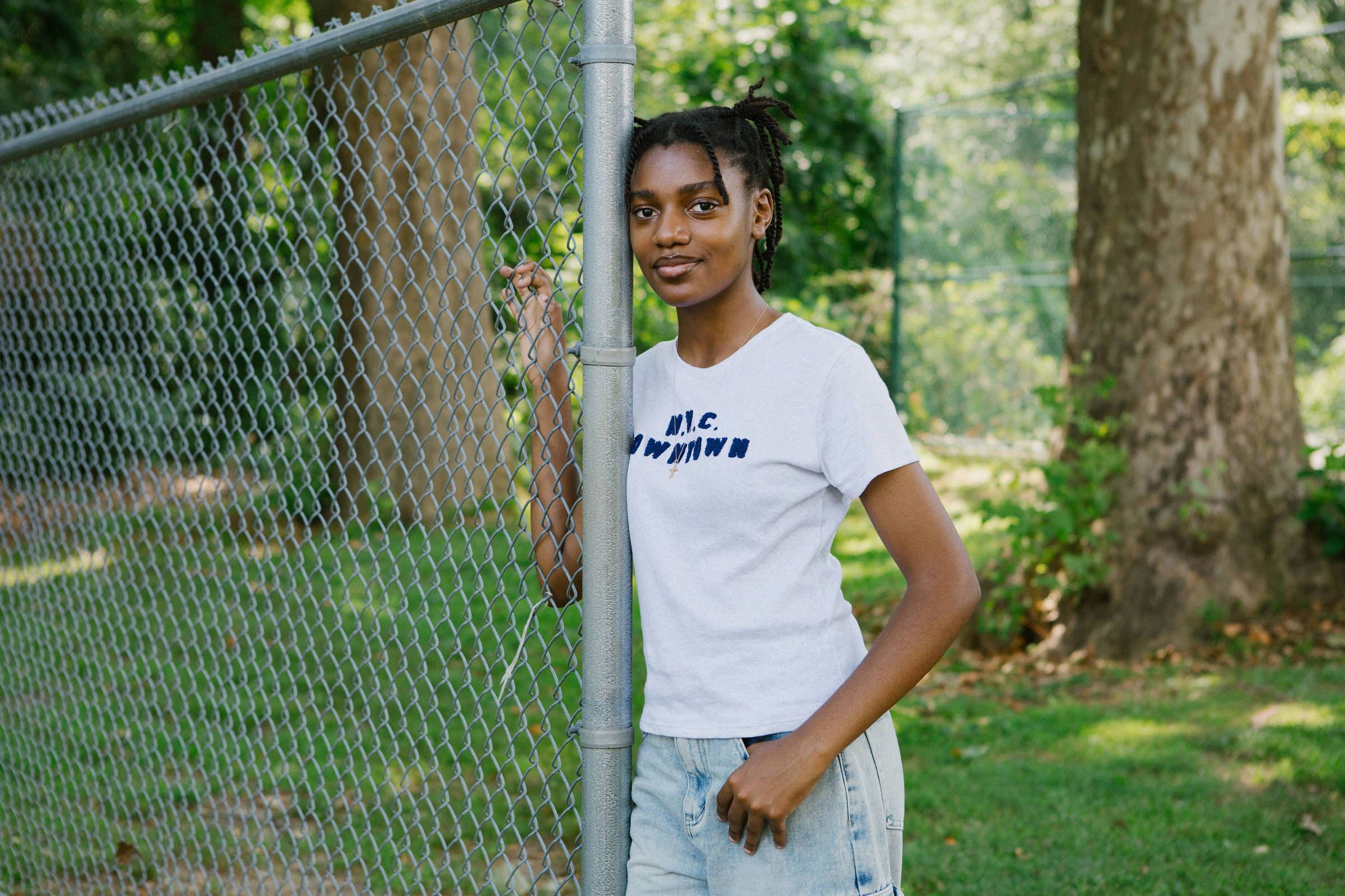 Empregos de verão para adolescentes nos EUA enfrentam risco de extinção Jovem Ugenie Labranche, 16, que se candidatou para dezenas de empregos ainda não encontrou na Pensilvânia, nos Estados Unidos (Foto: MICHELLE GUSTAFSON - 25.jun.25/NYT)