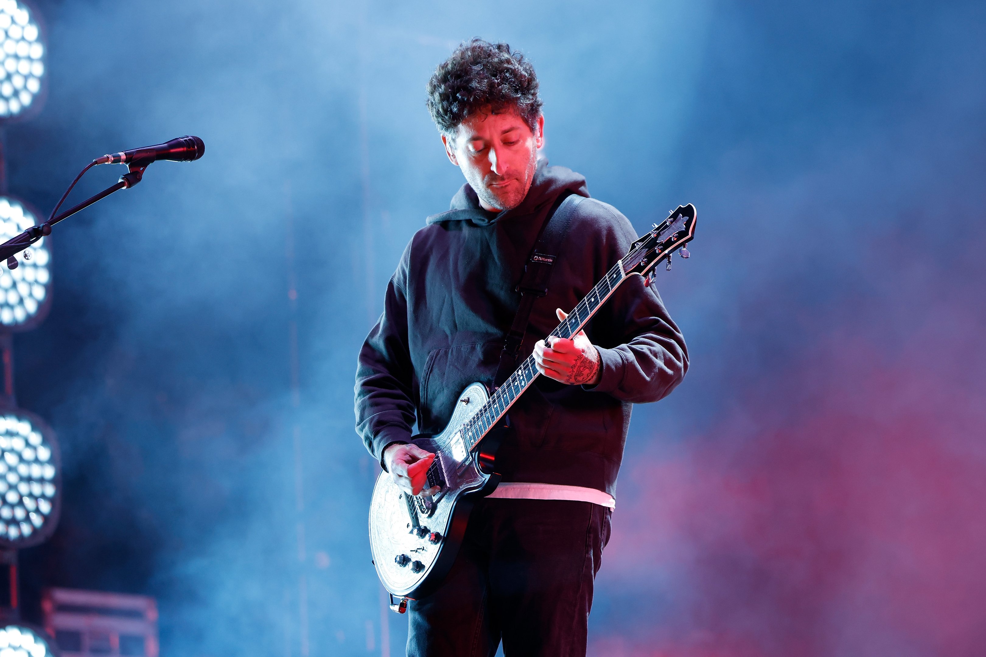 Fall Out Boy anuncia afastamento de guitarrista por problemas de saúde antes do Brasil Joe Trohman undergoes surgery and will be off the stage until 2026 (Foto: Taylor Hill/Getty Images for Boston Calling)
