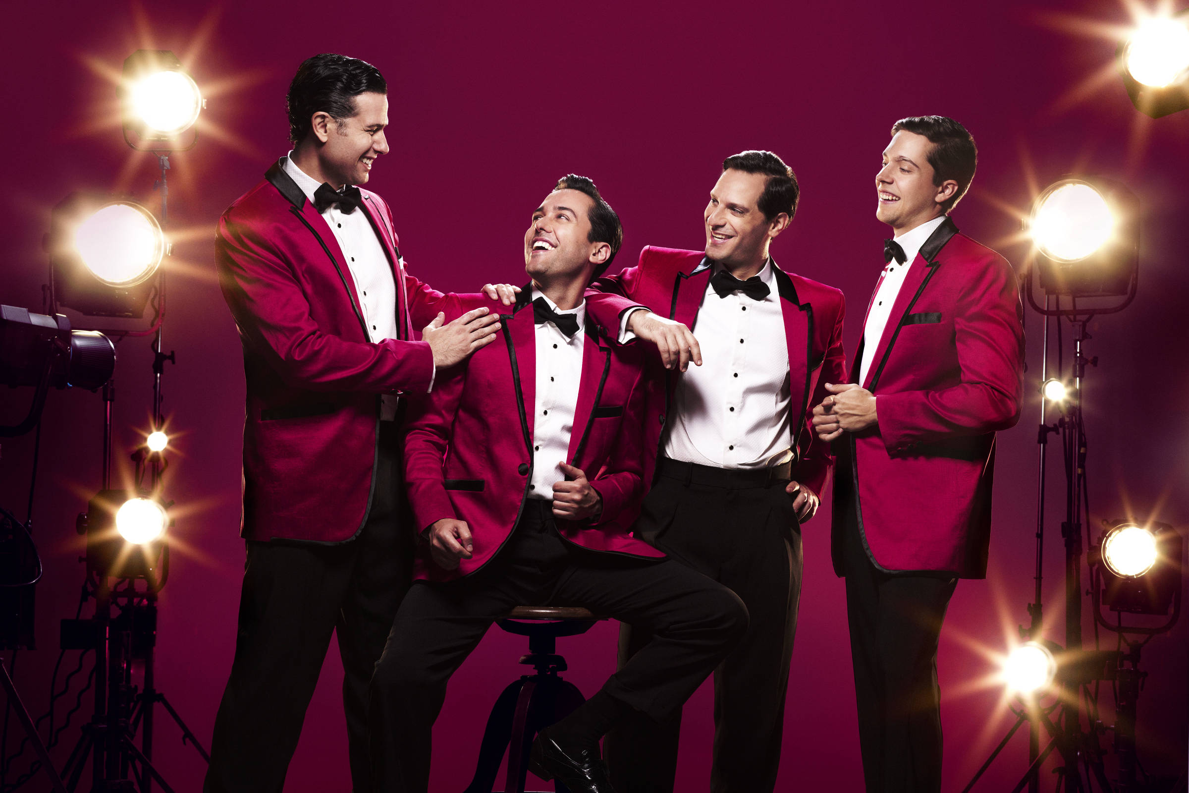 Velson D'Souza, Henrique Moretzsohn, Bruno Narchi e Artur Volpi formam o elenco do musical 'Jersey Boys' (Foto: Pedro Dimitrow/Divulgação)