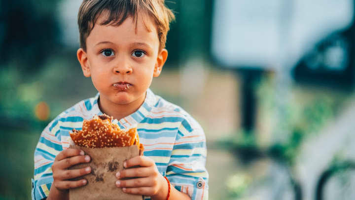 Cardiologista revela cinco alimentos que nunca dará aos filhos após 20 anos de experiência Foto: Reprodução