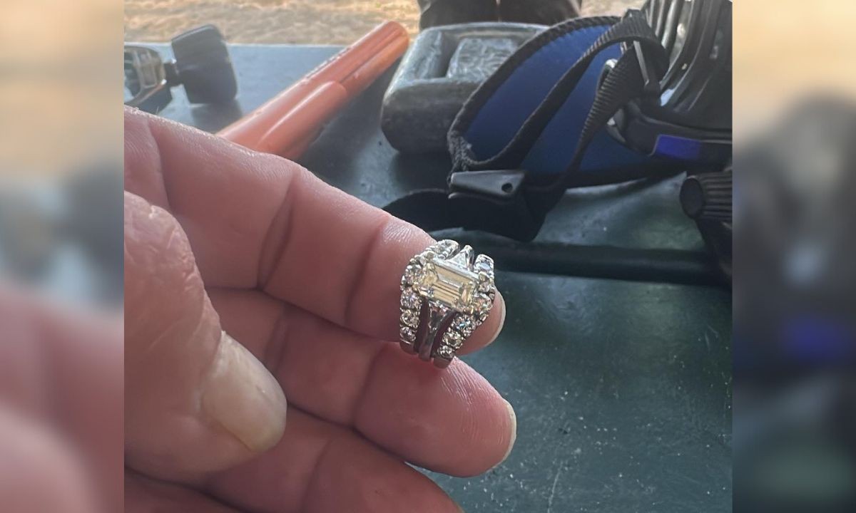 Mergulhador devolve anel de 115 anos encontrado em lago nos EUA Mergulhador encontra e devolve anel de diamante de 115 anos perdido em lago nos EUA (Foto: Reprodução/Facebook)