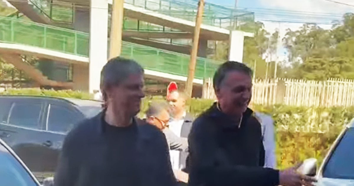 O ex-presidente Jair Messias Bolsonaro da última vez que se encontrou com o governador de São Paulo, Tarcísio de Freitas, numa churrascaria em Brasília (Foto: Reprodução via instagram/@tarcisiospgovernador)