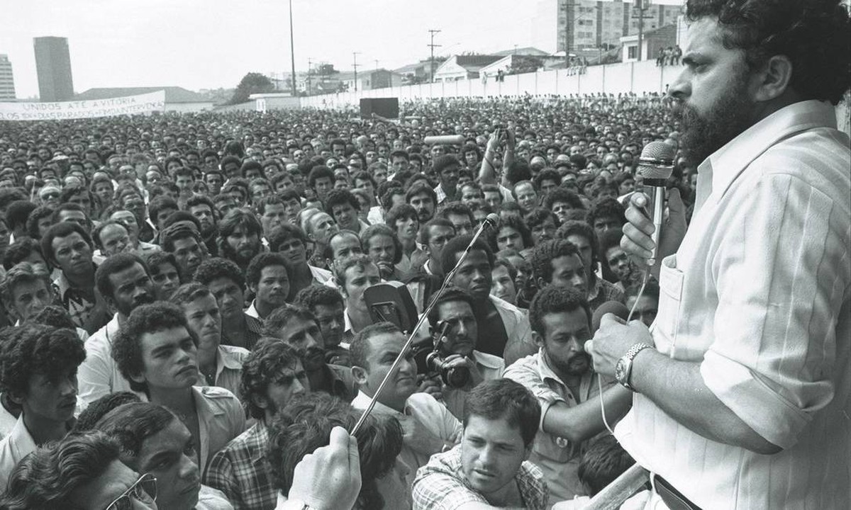 Acadêmicos de Niterói homenageiam Lula com enredo especial no carnaval Lula discursa para operários no ABC paulista durante greve em 1979 (Foto: Antônio Carlos Piccino)