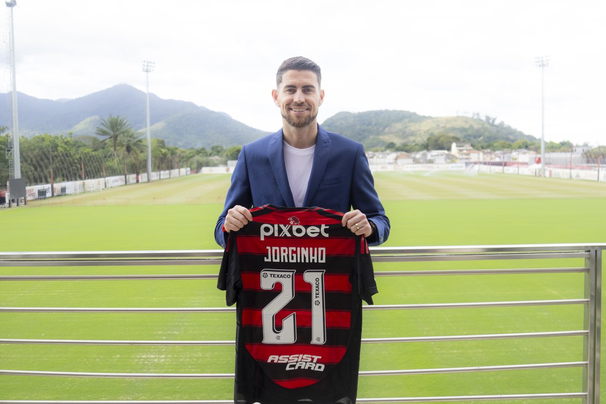 Jorginho é anunciado pelo Flamengo e conhece o Ninho do Urubu (Foto: Adriano Fontes/Flamengo)