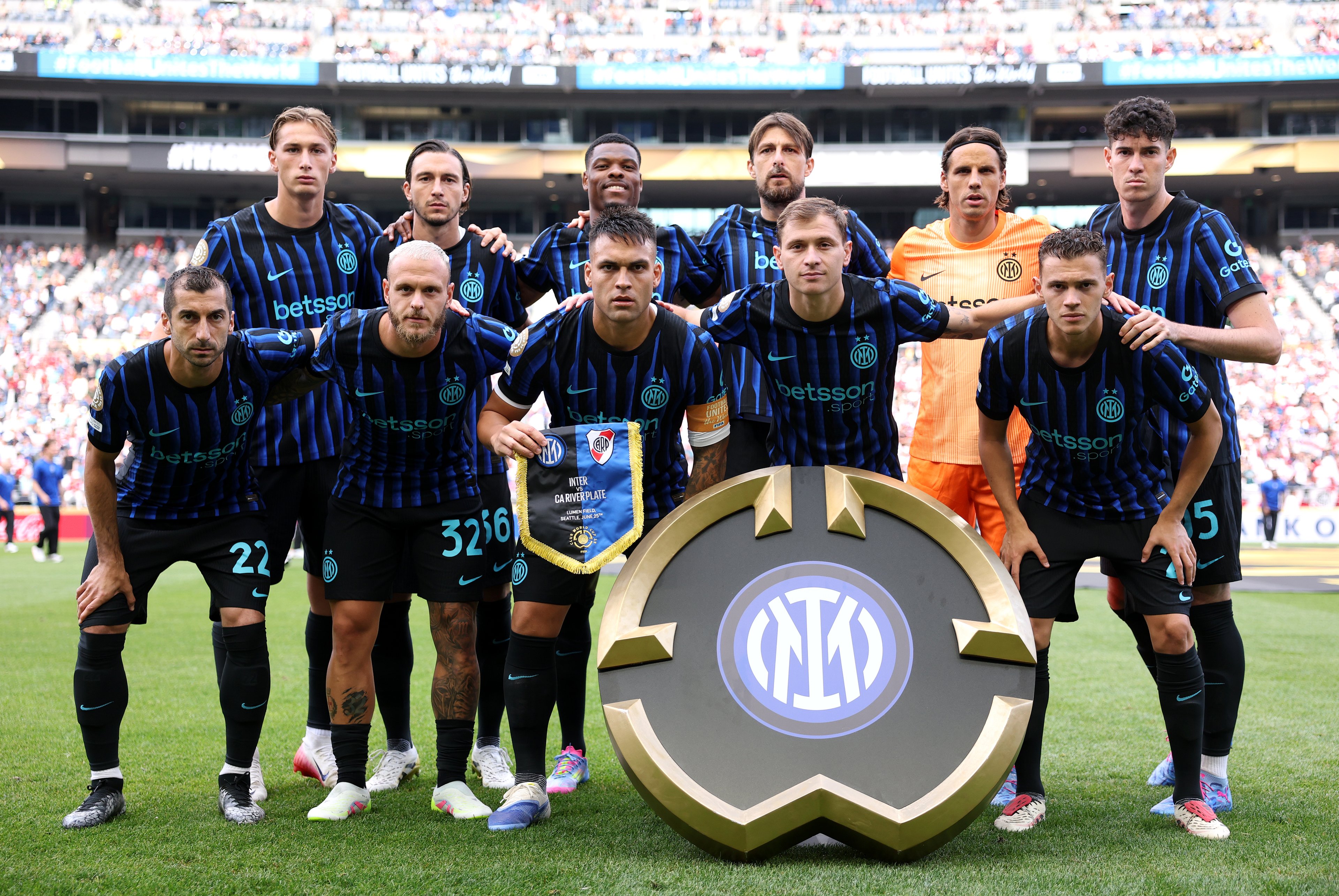 Inter de Milão levanta R$ 2 bilhões para saldar dívidas e fortalecer finanças Inter de Milão emite € 350 milhões para quitar dívidas e fortalecer sua saúde financeira (Foto: Justin Setterfield - FIFA/FIFA via Getty Images)