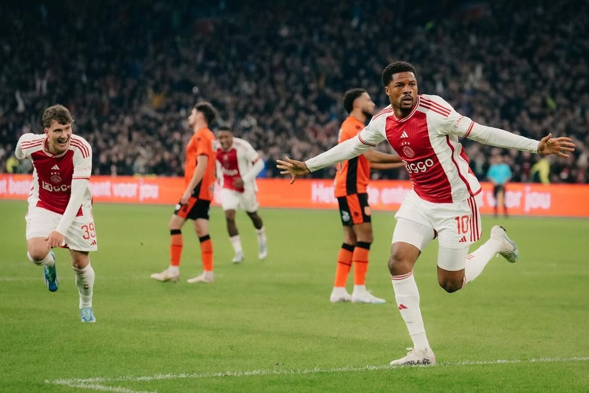 Chuba Akpom foi um dos dispensados do Ajax (Foto: Reprodução/Redes sociais)