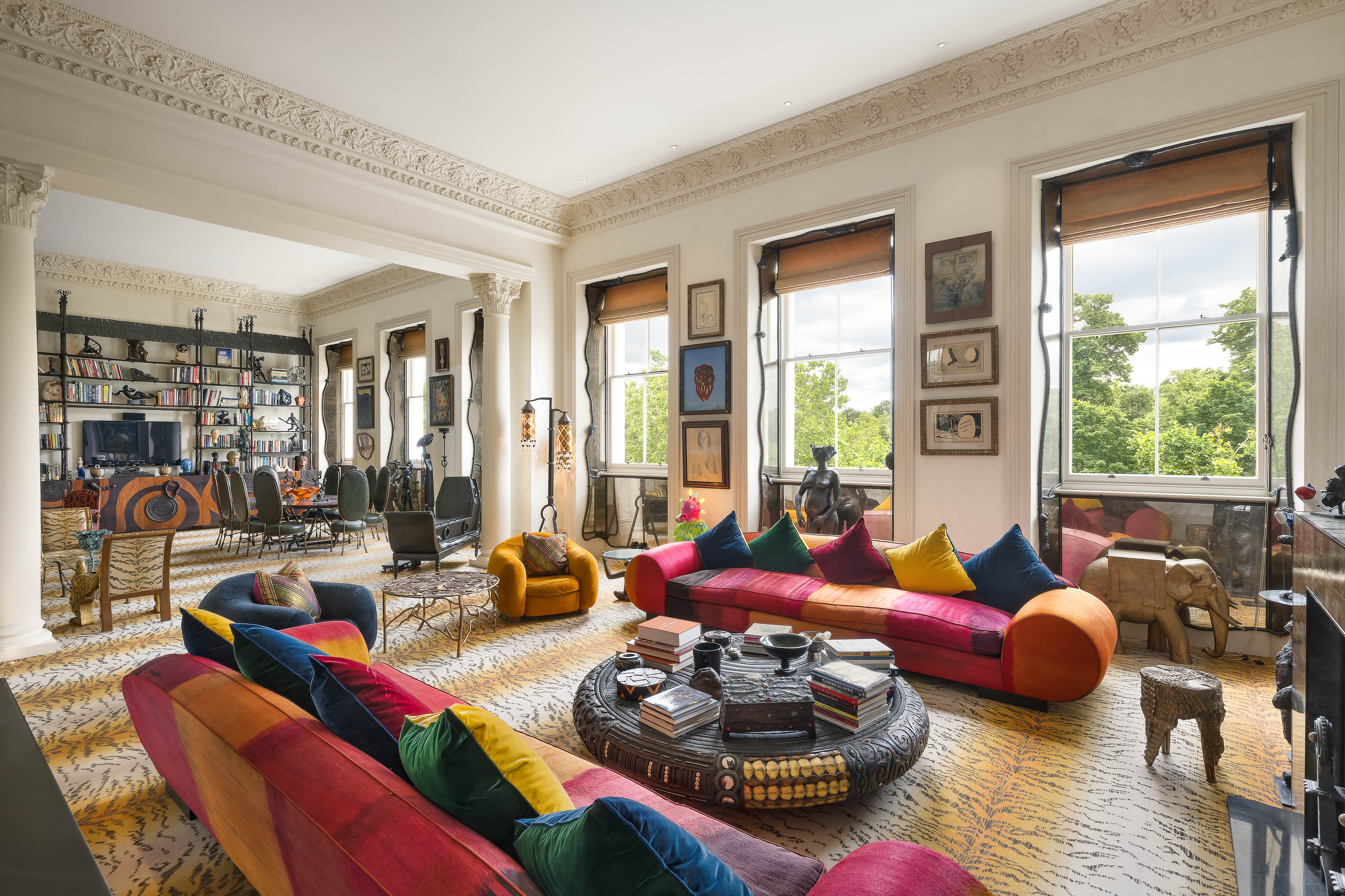 Sit soft: a residência de Pauline Karpidas em Londres. (Foto: Alex Winship)