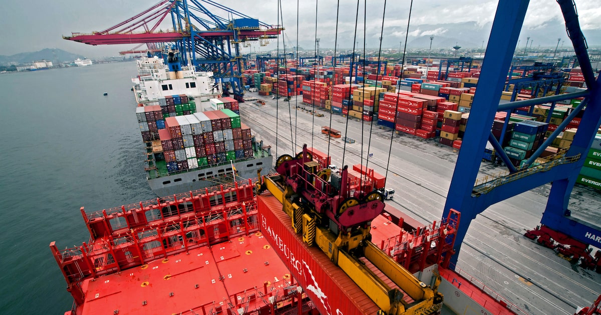 EUA reduzem exportações brasileiras em até US$ 13 bilhões até 2026, aponta BTG Retaliações poderiam desencadear escalada das tensões comerciais e pressionar a inflação, segundo o BTG (Foto: Emanuel/Adobe Stock)