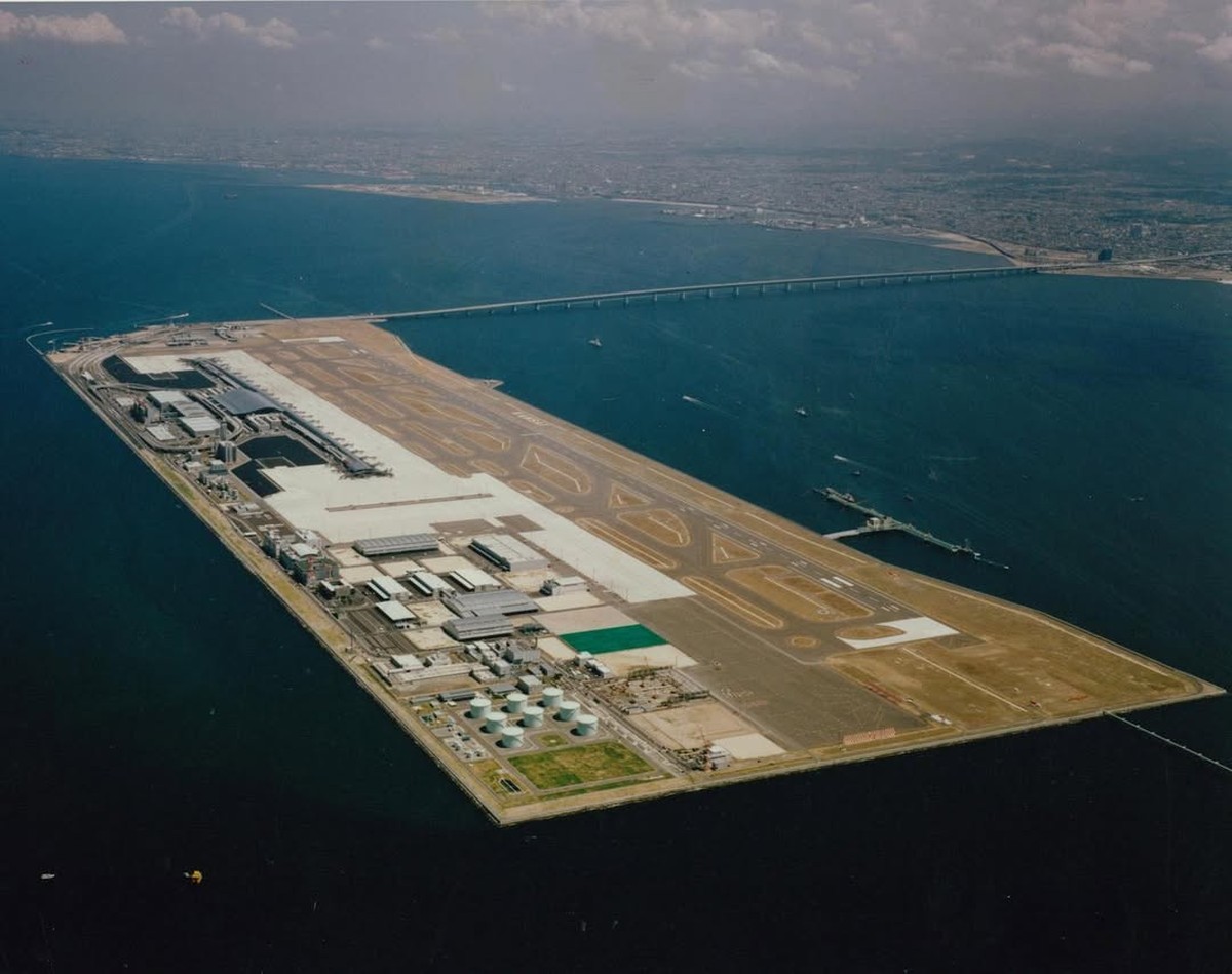 Aeroporto no mar no Japão, que custou R$ 109 bilhões, afunda mais rápido que o previsto Aeroporto no mar no Japão, que custou R$ 109 bilhões, afunda mais rápido que o previsto