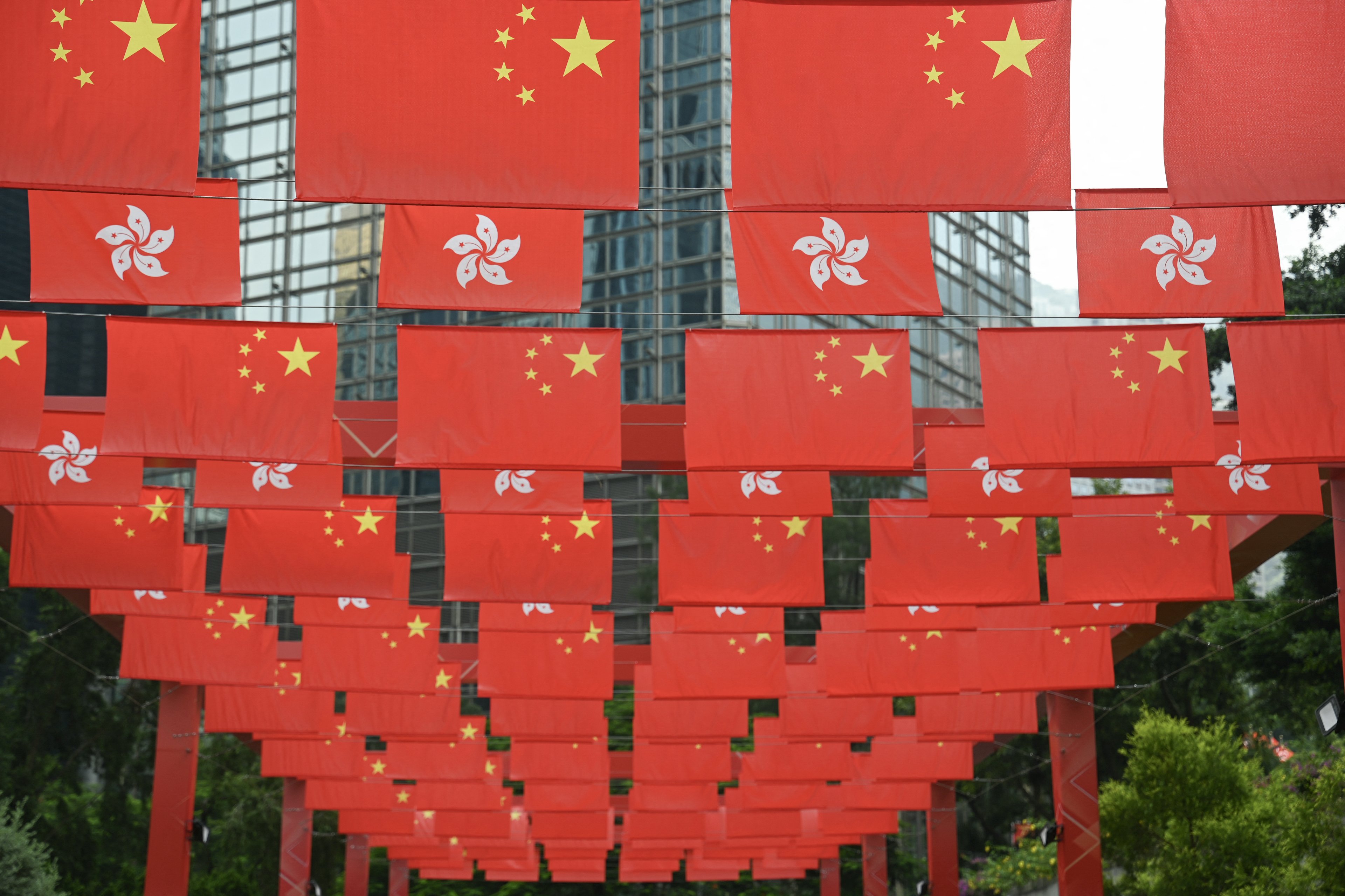 Capital estrangeiro retorna à China com IPOs em Hong Kong superando Wall Street Bolsas da Ásia fecham em alta e Europa abre no azul com alívio político nos EUA (Foto: Reprodução)