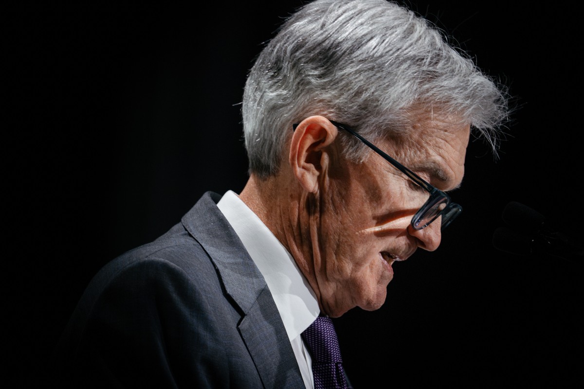 Federal Reserve avalia mudanças em política monetária após inflação elevada