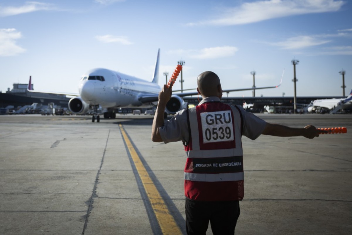 Aeroporto de Guarulhos registra aumento significativo no envio de cargas para os EUA Com antecipação de embarques por avião, terminal de cargas do Aeroporto de Guarulhos está congestionado (Foto: Maria Isabel Oliveira/O GLOBO)