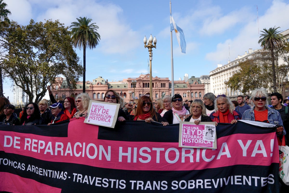 'Las Historicas', coletivo de mulheres trans marcha em Argentina. (Foto: Reprodução)