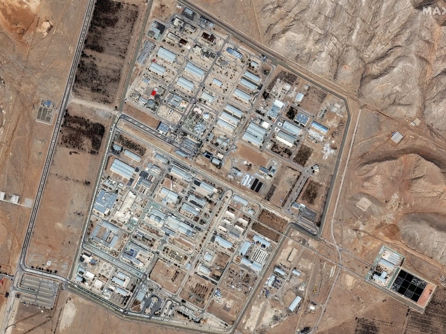 Usinas nucleares do Irã simbolizam tensões na guerra e desafios geopolíticos Complexo de Natanz possui uma parte no solo e outra no subsolo (Foto: Reprodução/Reuters)