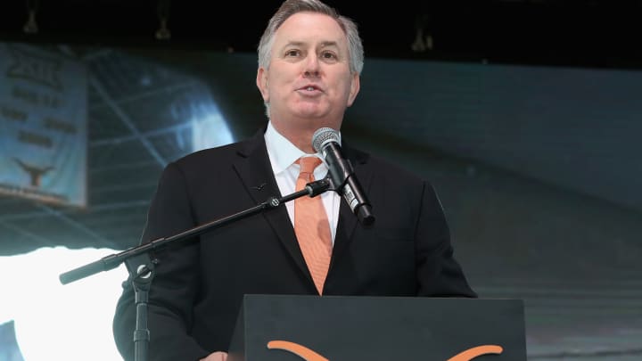 CEO da Oak View Group é acusado de manipulação em projeto de arena da U. de Texas Tim Leiweke, CEO da Oak View Group, participa da cerimônia de lançamento da nova instalação de eventos da Universidade do Texas, o "Moody Center", em 3 de dezembro de 2019, em Austin, Texas. (Foto: Gary Miller | Getty Images)