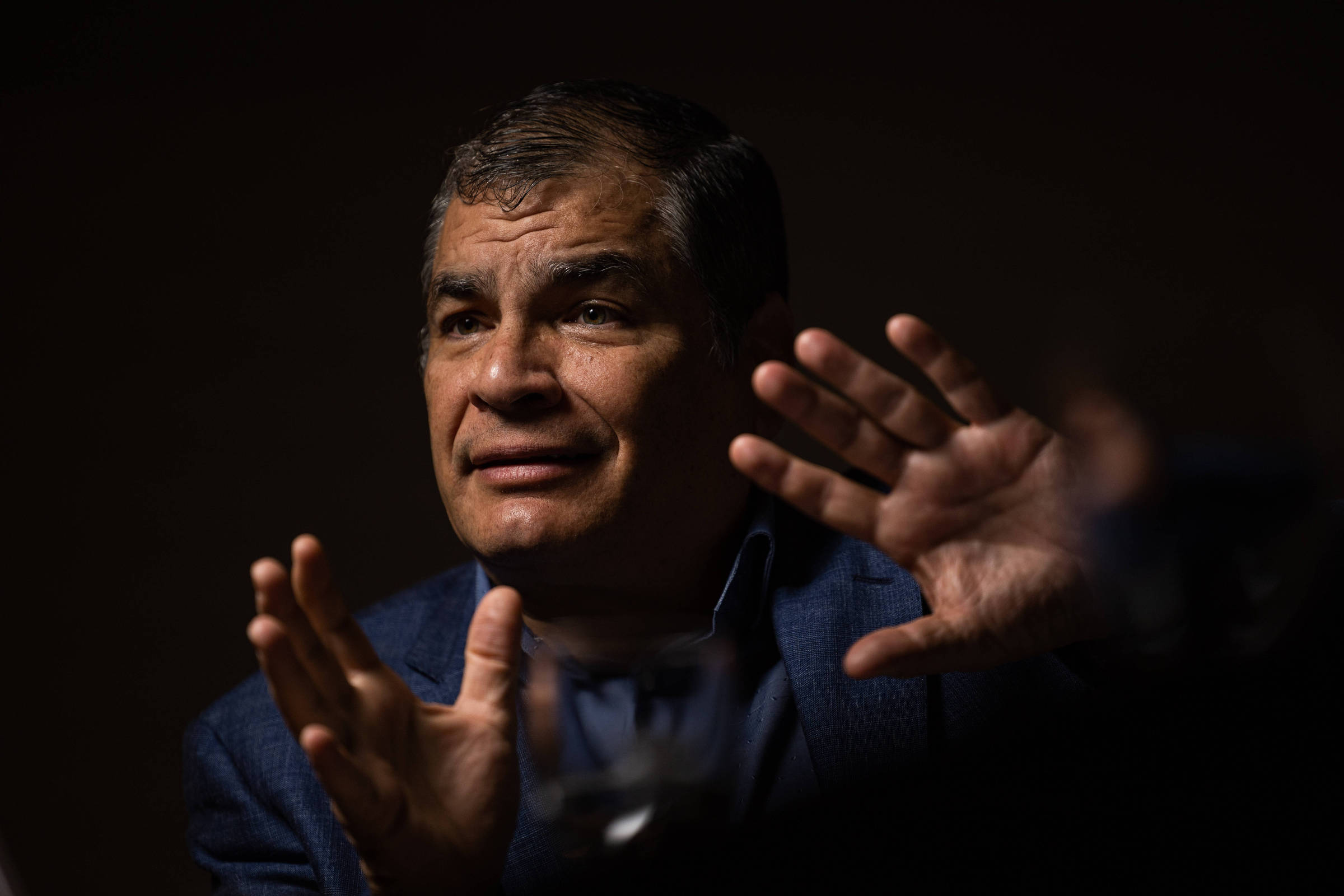 Rafael Correa critica desafios de governar como Lula enfrenta atualmente Rafael Correa critica desafios de governar como Lula enfrenta atualmente