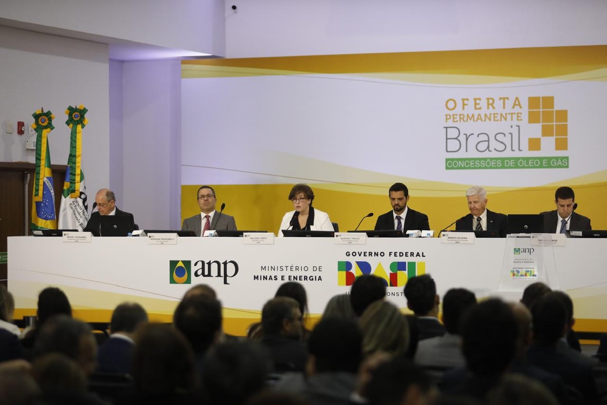 Leilão da ANP trouxe uma oferta de 172 blocos para exploração de petróleo e gás no país, pouco mais da metade dos 332 disponíveis no início da consulta pública (Foto: Guito Moreto/Agência O Globo)