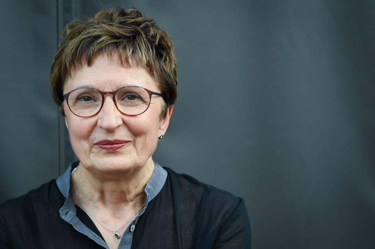 A escritora italiana Donatella Di Pietrantonio, ganhadora do Prêmio Strega 2024, na XXIII edição do Festival Internacional de Roma Letterature, no Stadio Palatino de Roma em 9 de julho de 2024. (Foto: Marilla Sicilia / Mondadori Portfolio / Getty Images)