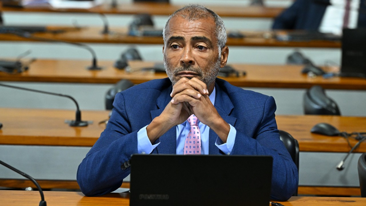 Romário pede fiscalização rigorosa sobre novas negativas de cobertura da ANS Senador Romário em reunião da Comissão de Direitos Humanos (Foto: Jefferson Rudy/Agência Senado)