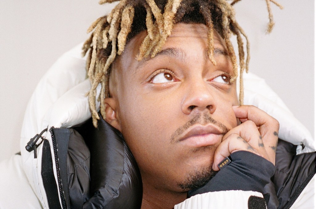 Juice WRLD e XXXTENTACION lançam música póstuma 'The Way' juntos Juice WRLD lançou um pacote de duas músicas, sendo uma delas com XXXTENTACION na sexta-feira, celebrando o quinto aniversário de 'Legends Never Die'. (Foto: Reprodução)