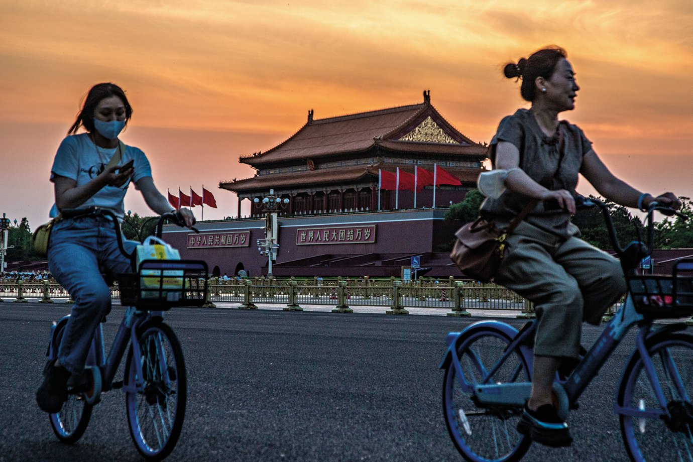 China promove pacotes de incentivo para aquecer turismo e cultura no verão Vista da Cidade Proibida, em Pequim: pessoas passeiam em frente à atração turística, uma das principais da China (Foto: Leandro Fonseca/Exame)