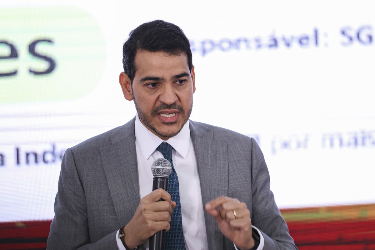 AGU vai ouvir equipe econômica antes de decidir sobre ação do IOF sugerida por Haddad Ministro da AGU, Jorge Messias, durante cerimônia (Foto: Marcelo Camargo/Agência Brasil/25-10-2024)