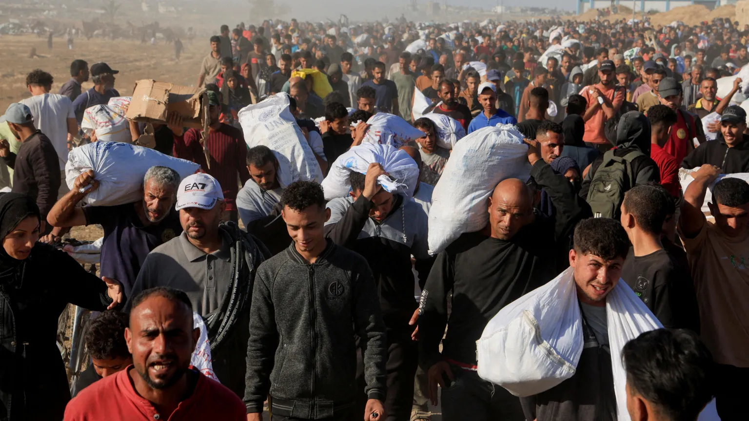 Trabalhadores humanitários dos EUA são feridos em ataque em Gaza, informa fundação A GHF distribui ajuda no sul e no centro de Gaza (Foto: Reuters)