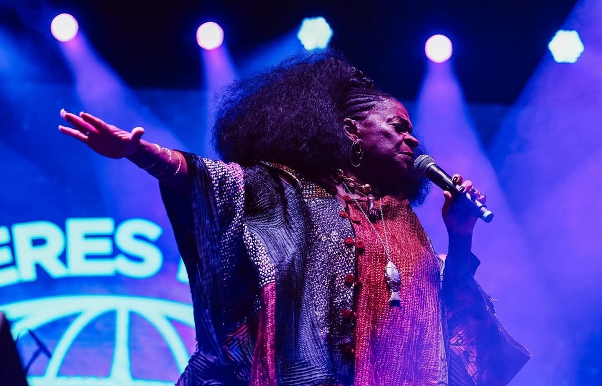 Zezé Motta desabafa após show interrompido em Brasília: 'É sobre respeito' Zezé Motta no Festival Latinidades, em Brasília (Foto: Reprodução/X)