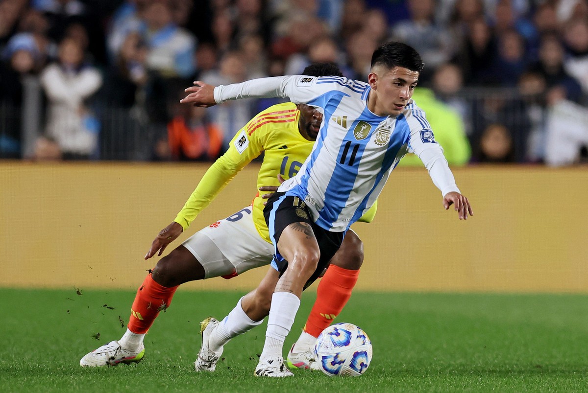 Benfica avança em negociações para contratar Thiago Almada do Lyon Almada desperta interesse de times da Europa (Foto: ALEJANDRO PAGNI / AFP)